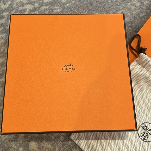 HERMÈS BOX, DUST BAG, AND SHOPPING BAG - Picture 8 of 9